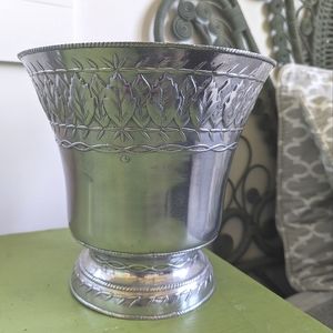 Fitz and Floyd Aluminum planter cachepot